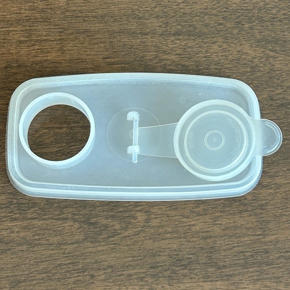 TUPPERWARE JUNIOR STORE N POUR CEREAL CONTAINER KEEPER #499 FLIP TOP SEAL #509 - Picture 7 of 13